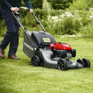 Lawnmowers for UK Gardens and Lawns