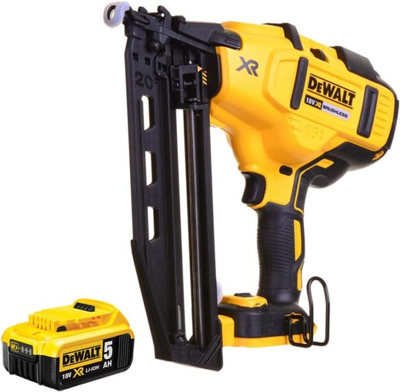 The DeWalt DCN660N 18V XR Brushless Second Fix Nailer comes with one 5.0Ah battery